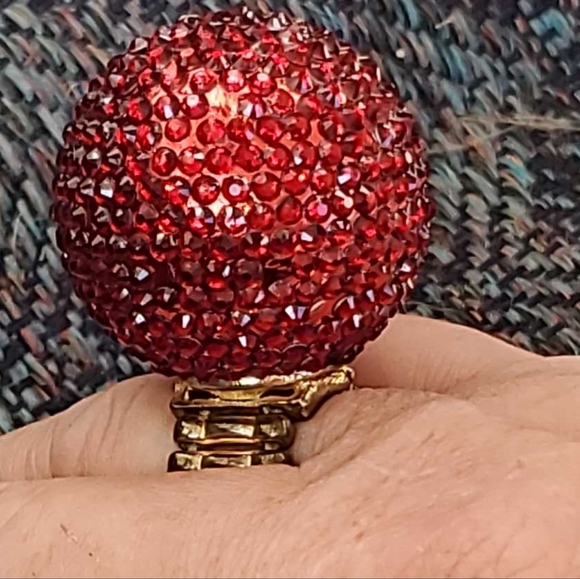 1½" Red Round Disco Ball Rhinestone Ring With Golden Elastic Stretch Band - Picture 3 of 6